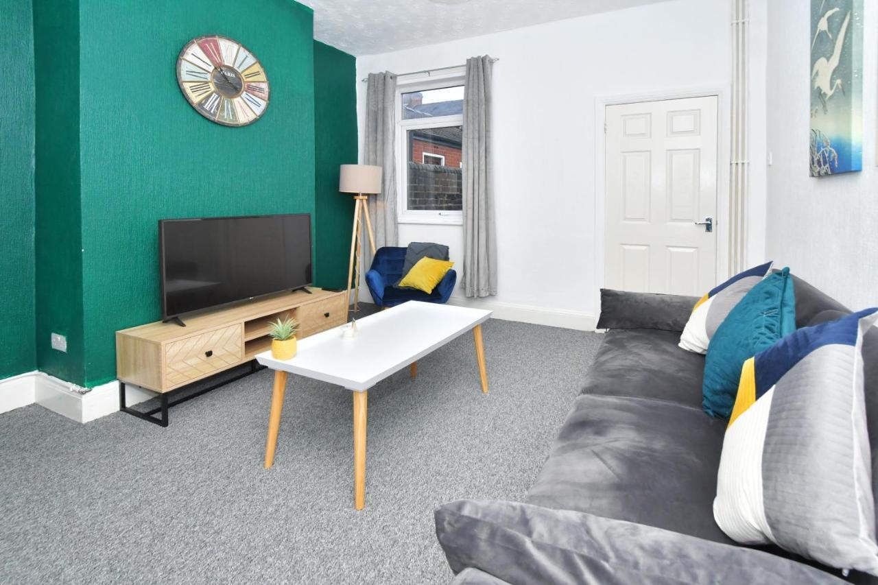 The Yellow Door By Avenew Management Serviced Accommodation Stoke-on-Trent Eksteriør billede