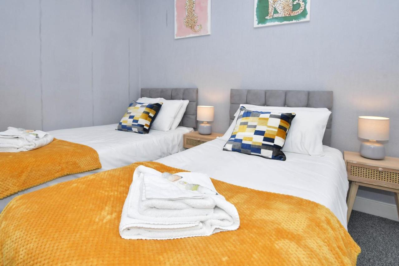 The Yellow Door By Avenew Management Serviced Accommodation Stoke-on-Trent Eksteriør billede