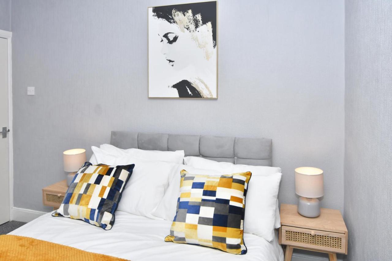The Yellow Door By Avenew Management Serviced Accommodation Stoke-on-Trent Eksteriør billede