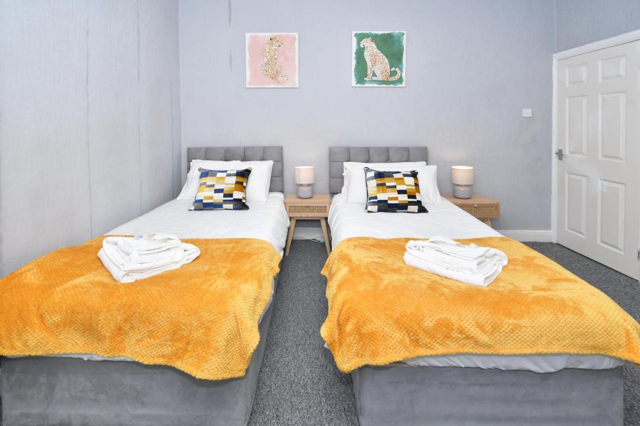 The Yellow Door By Avenew Management Serviced Accommodation Stoke-on-Trent Eksteriør billede