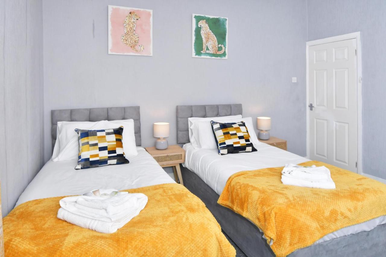 The Yellow Door By Avenew Management Serviced Accommodation Stoke-on-Trent Eksteriør billede