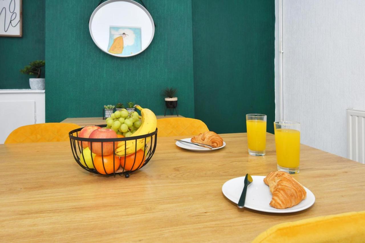 The Yellow Door By Avenew Management Serviced Accommodation Stoke-on-Trent Eksteriør billede